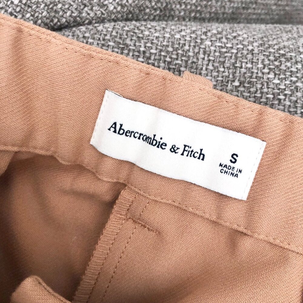 Abercrombie Ultra High Rise Tailored Pleated Shorts - Picture 2 of 4